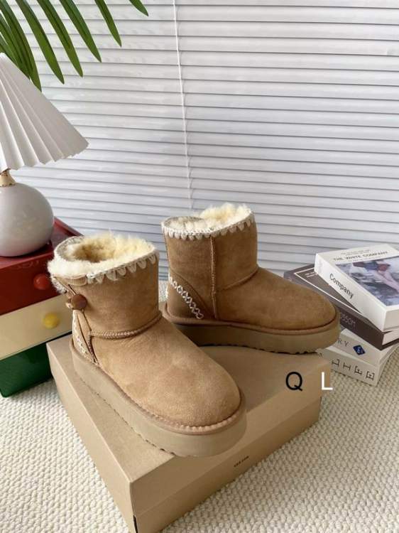 Picture of UGG Shoes _SKUUGGsz35-40LL103119734
